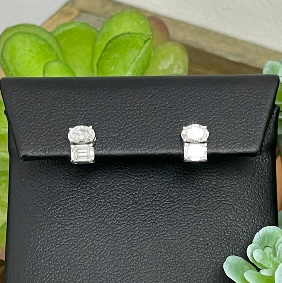 Oval and Emerald Cut Natural Diamond Stud Earring. Gift for her, for anniversary - Picture 5 of 5